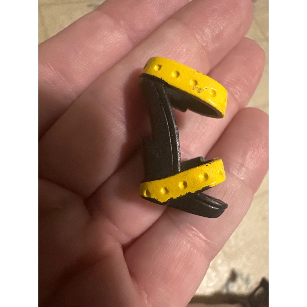 Monster High Frankie Stein Gloom Beach Yellow Shoe Heel Left Only Replacement - Picture 2 of 4